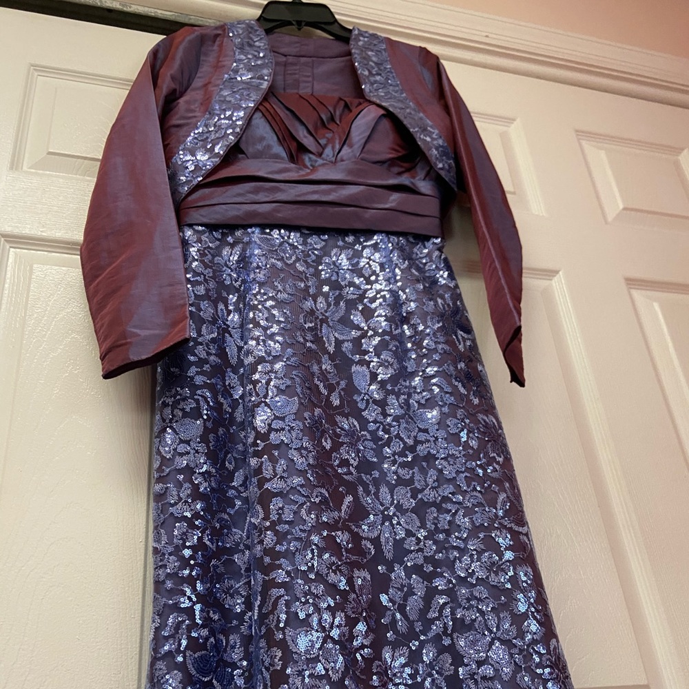 Elegant Sequence Gown with Jacket - Picture 2 of 13